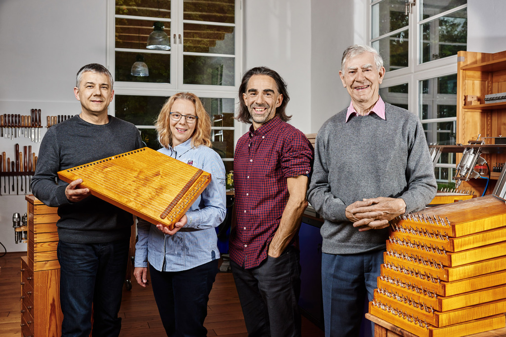 Das Team der Zauberharfe-Manufaktur